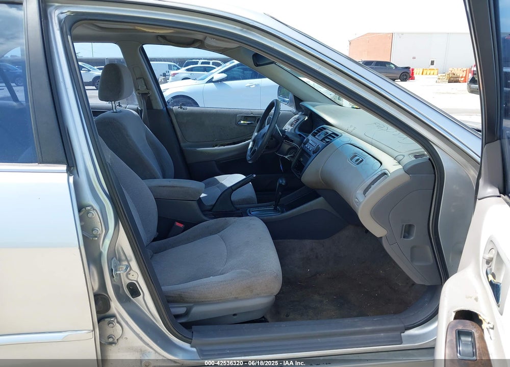 2002 HONDA ACCORD 2.3 SE VIN: JHMCG56762C031182