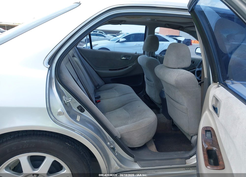 2002 HONDA ACCORD 2.3 SE VIN: JHMCG56762C031182