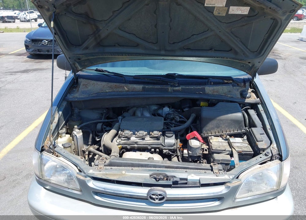 1999 TOYOTA SIENNA XLE VIN: 4T3ZF13C4XU118561