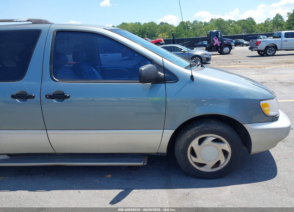 1999 TOYOTA SIENNA XLE VIN: 4T3ZF13C4XU118561