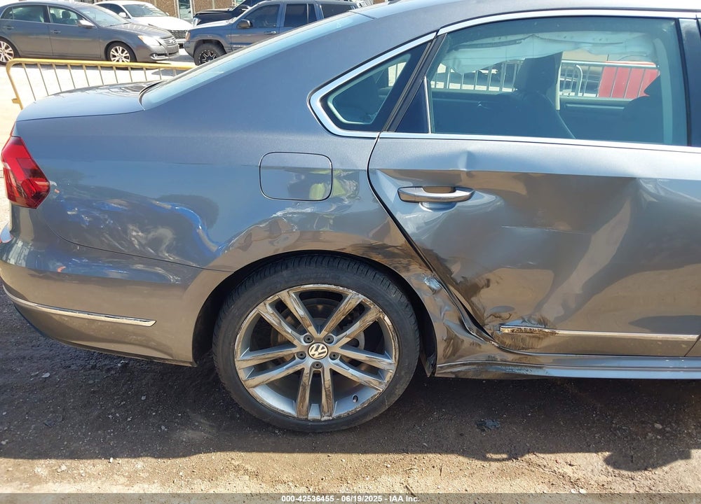 2017 VOLKSWAGEN PASSAT VIN: 1VWDT7A35HC037076