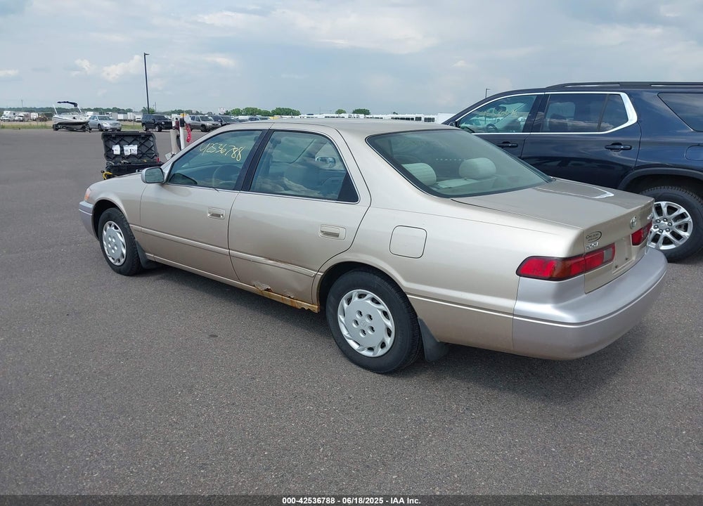1999 TOYOTA CAMRY LE VIN: JT2BG22K4X0371132