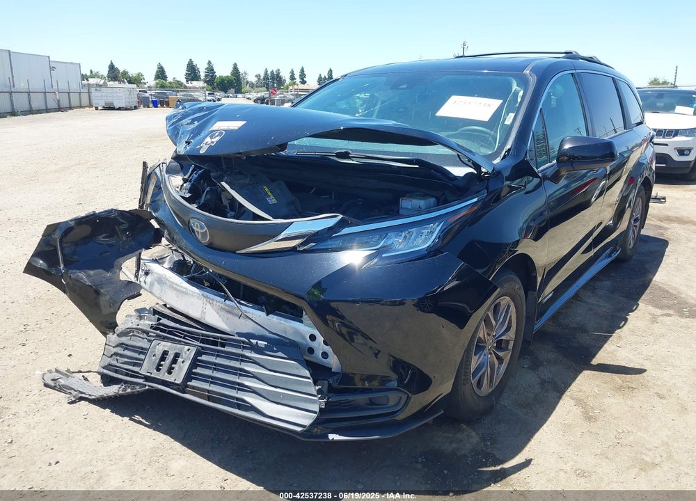 2021 TOYOTA SIENNA LE VIN: 5TDKRKEC3MS011073