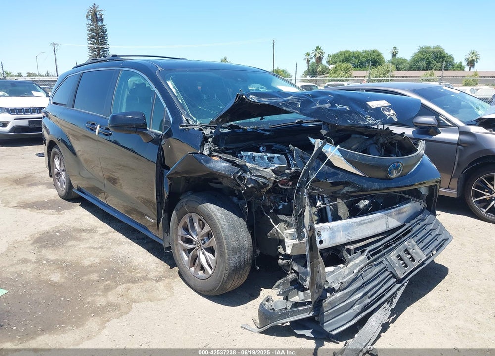 2021 TOYOTA SIENNA LE VIN: 5TDKRKEC3MS011073