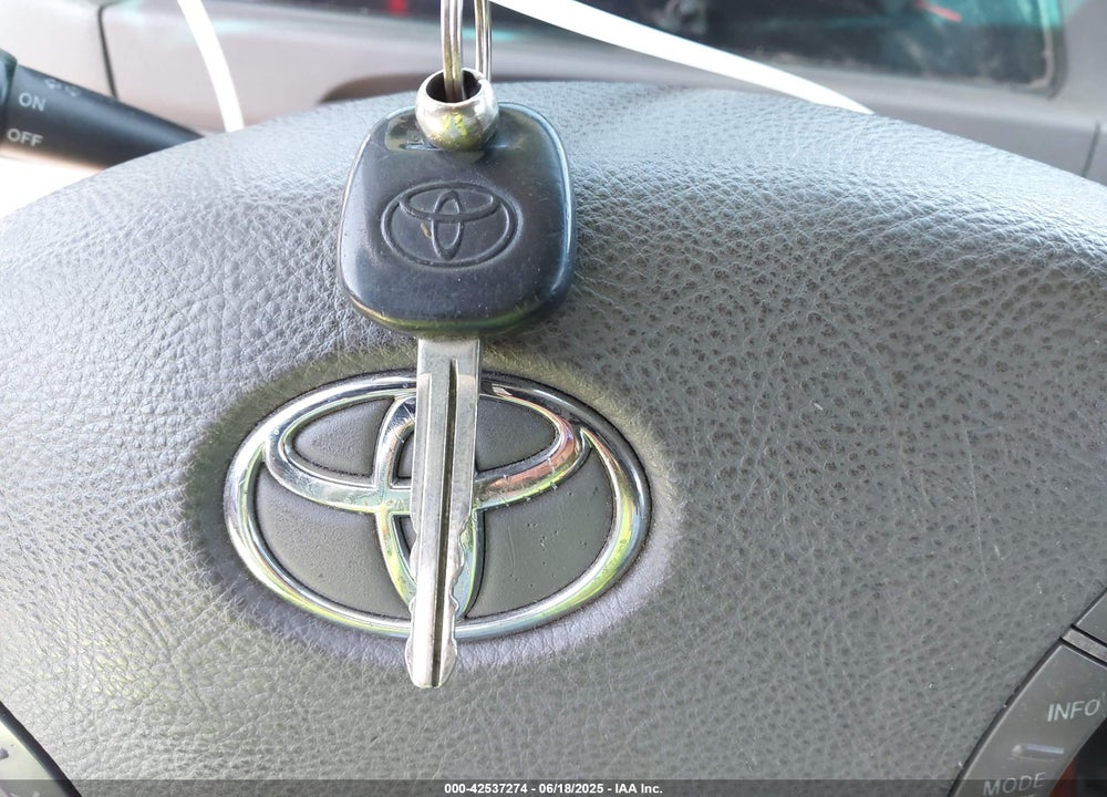 2005 TOYOTA CAMRY XLE V6 VIN: 4T1BF32K05U085036