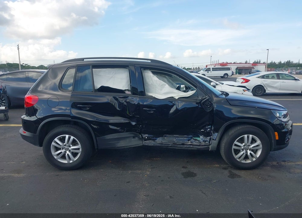 2017 VOLKSWAGEN TIGUAN VIN: WVGAV7AX5HW509161