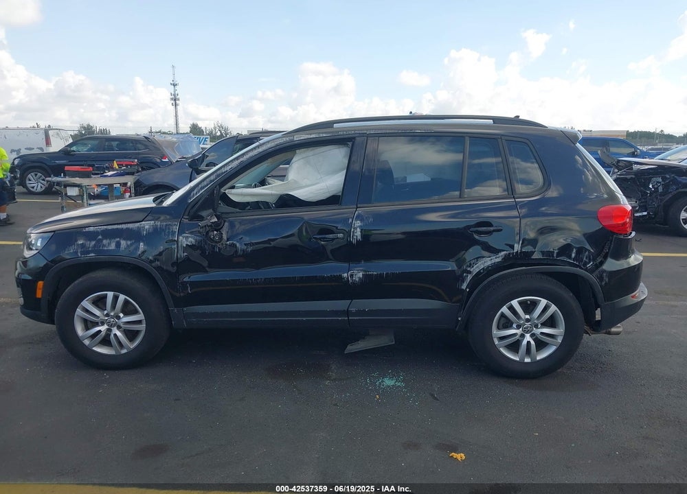 2017 VOLKSWAGEN TIGUAN VIN: WVGAV7AX5HW509161