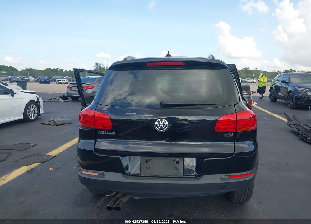 2017 VOLKSWAGEN TIGUAN VIN: WVGAV7AX5HW509161