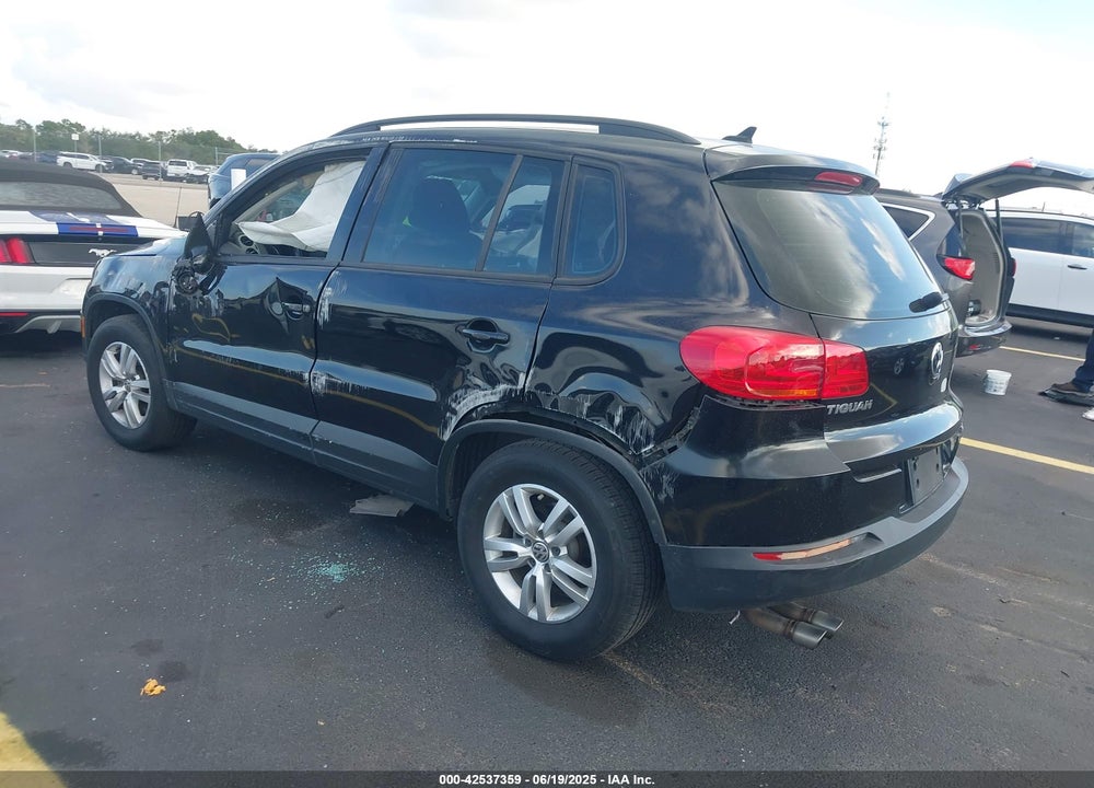 2017 VOLKSWAGEN TIGUAN VIN: WVGAV7AX5HW509161