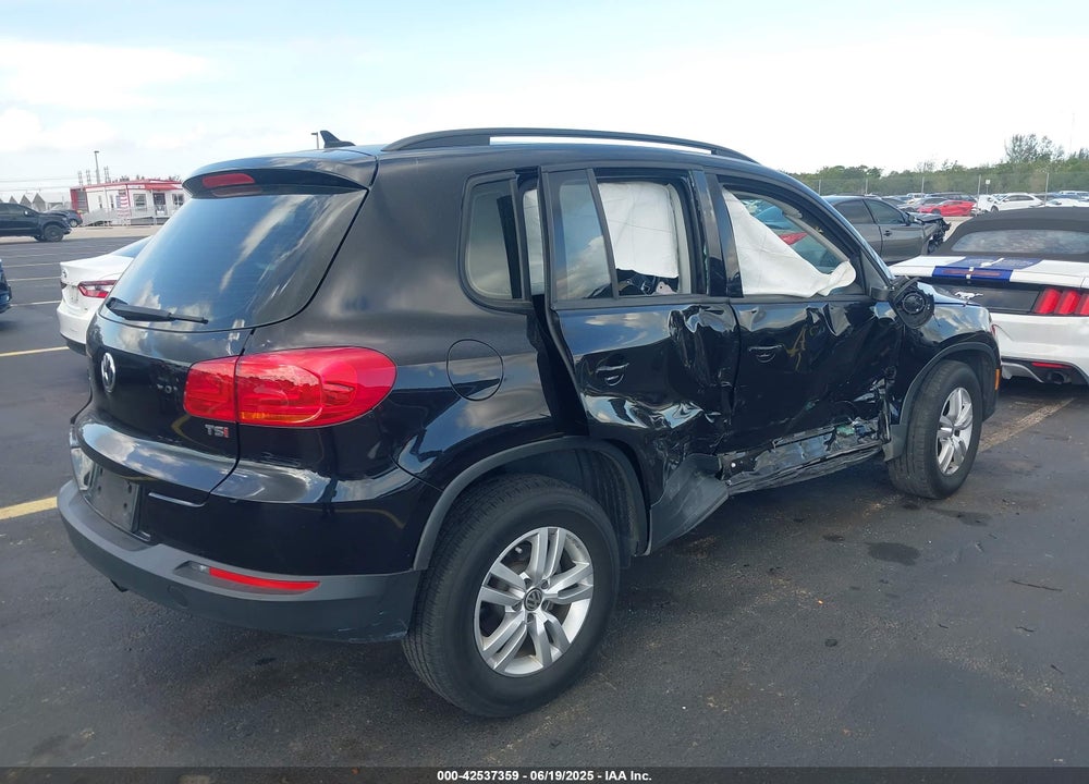 2017 VOLKSWAGEN TIGUAN VIN: WVGAV7AX5HW509161
