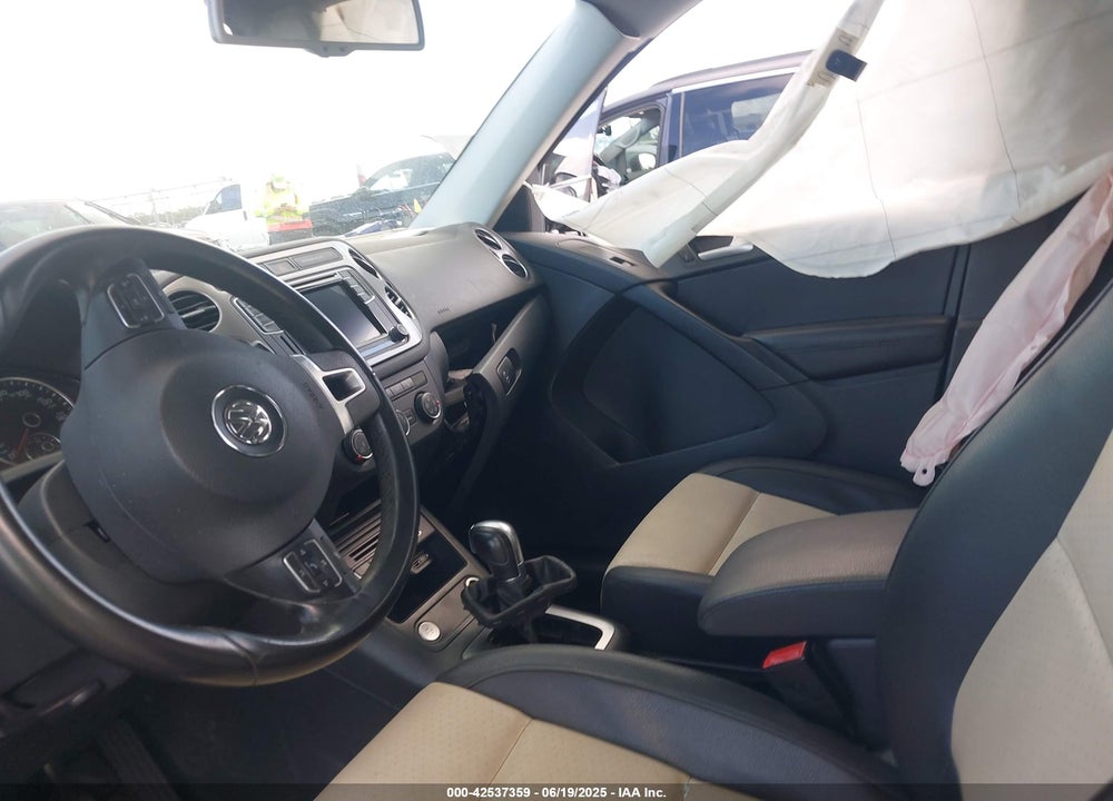 2017 VOLKSWAGEN TIGUAN VIN: WVGAV7AX5HW509161