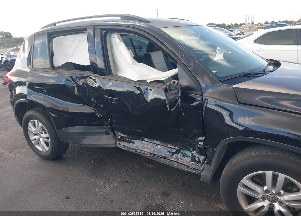 2017 VOLKSWAGEN TIGUAN VIN: WVGAV7AX5HW509161
