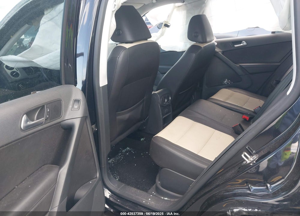 2017 VOLKSWAGEN TIGUAN VIN: WVGAV7AX5HW509161