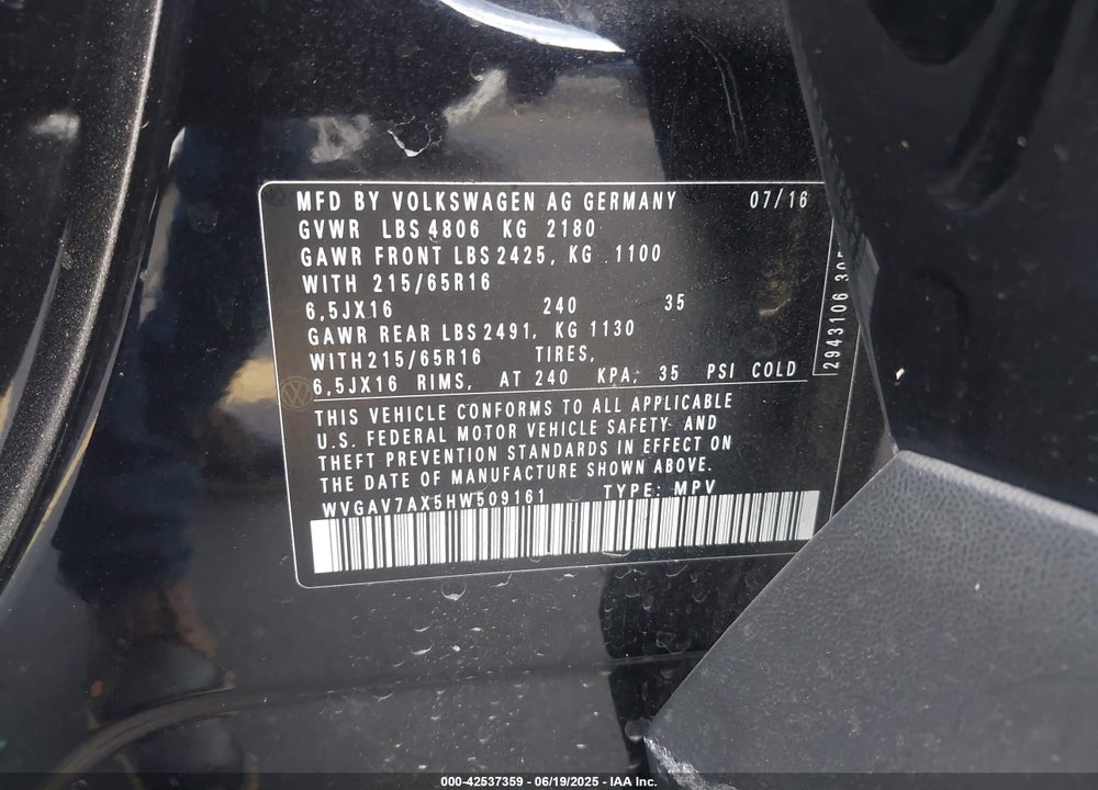 2017 VOLKSWAGEN TIGUAN VIN: WVGAV7AX5HW509161