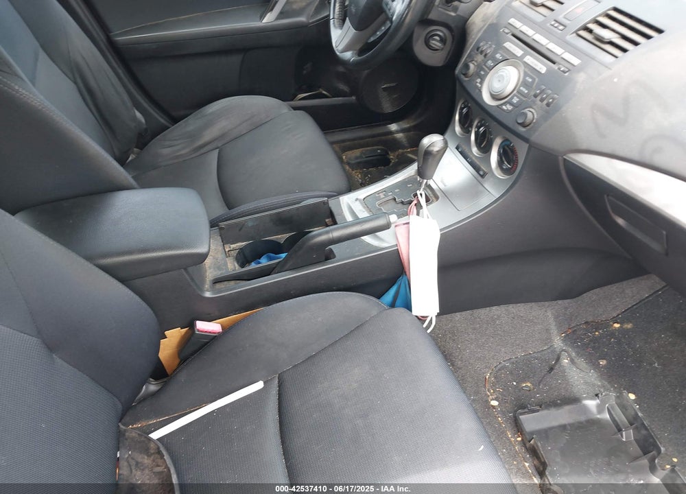 2011 MAZDA MAZDA3 VIN: JM1BL1K65B1395135
