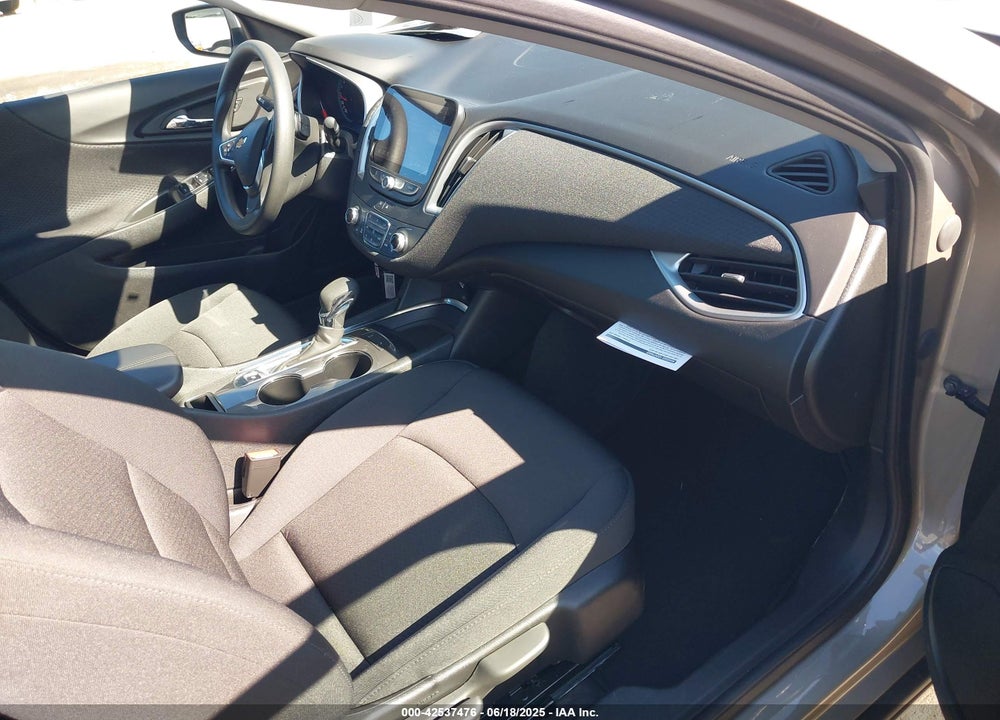 2025 CHEVROLET MALIBU VIN: 1G1ZD5STXSF154238