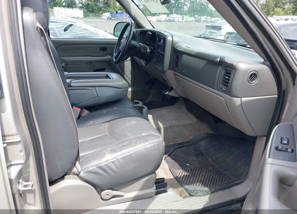 2005 CHEVROLET TAHOE LS VIN: 1GNEK13V45R138468