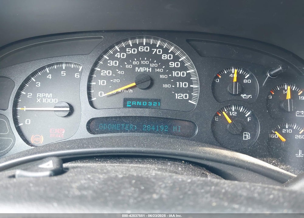 2005 CHEVROLET TAHOE LS VIN: 1GNEK13V45R138468
