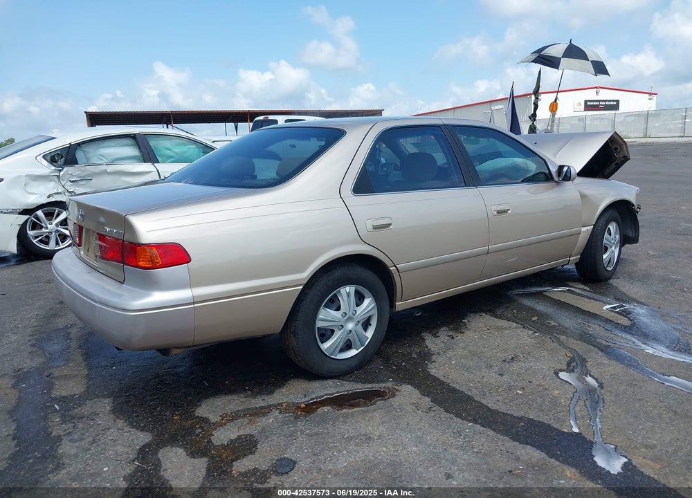 2000 TOYOTA CAMRY LE VIN: JT2BG22K4Y0423294