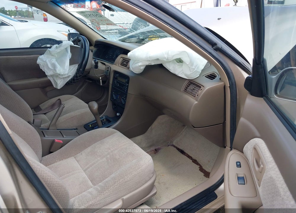 2000 TOYOTA CAMRY LE VIN: JT2BG22K4Y0423294