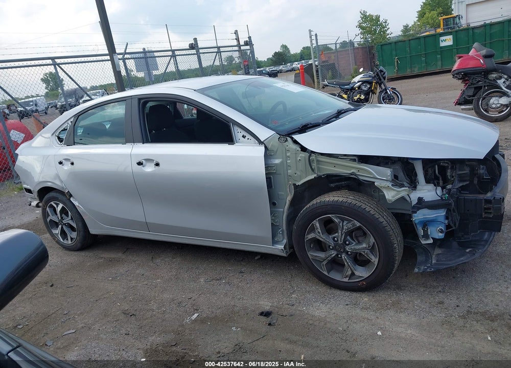 2021 KIA FORTE VIN: 3KPF24AD6ME377135