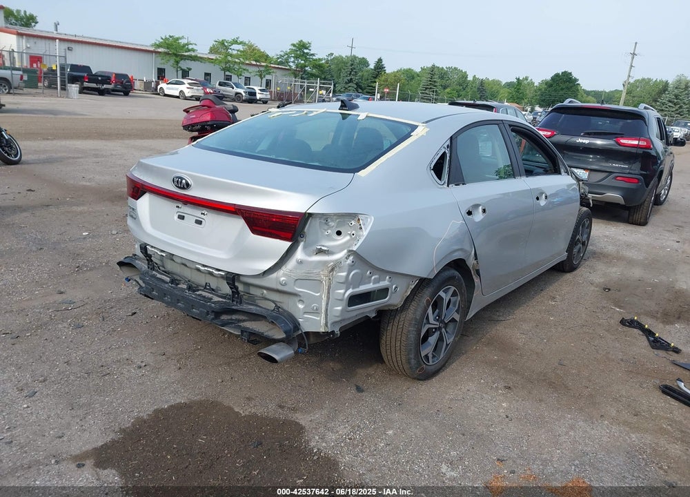 2021 KIA FORTE VIN: 3KPF24AD6ME377135