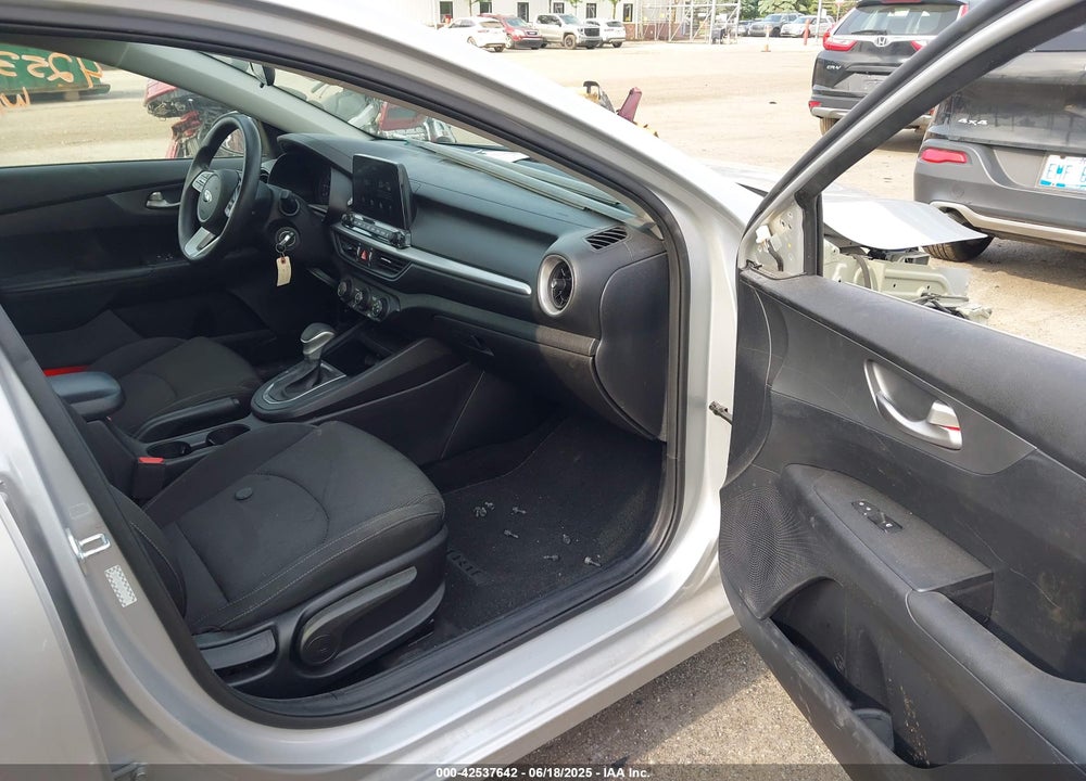 2021 KIA FORTE VIN: 3KPF24AD6ME377135
