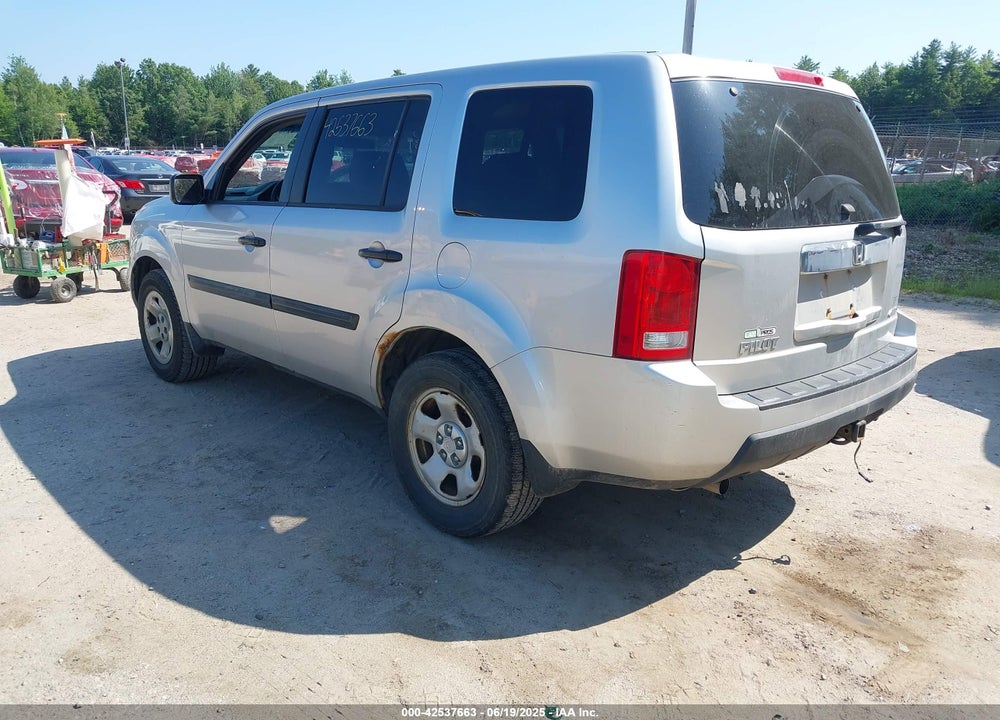 2011 HONDA PILOT LX VIN: 5FNYF4H27BB036500