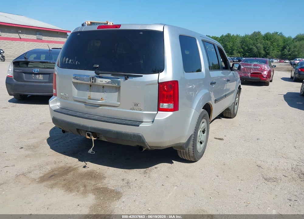 2011 HONDA PILOT LX VIN: 5FNYF4H27BB036500