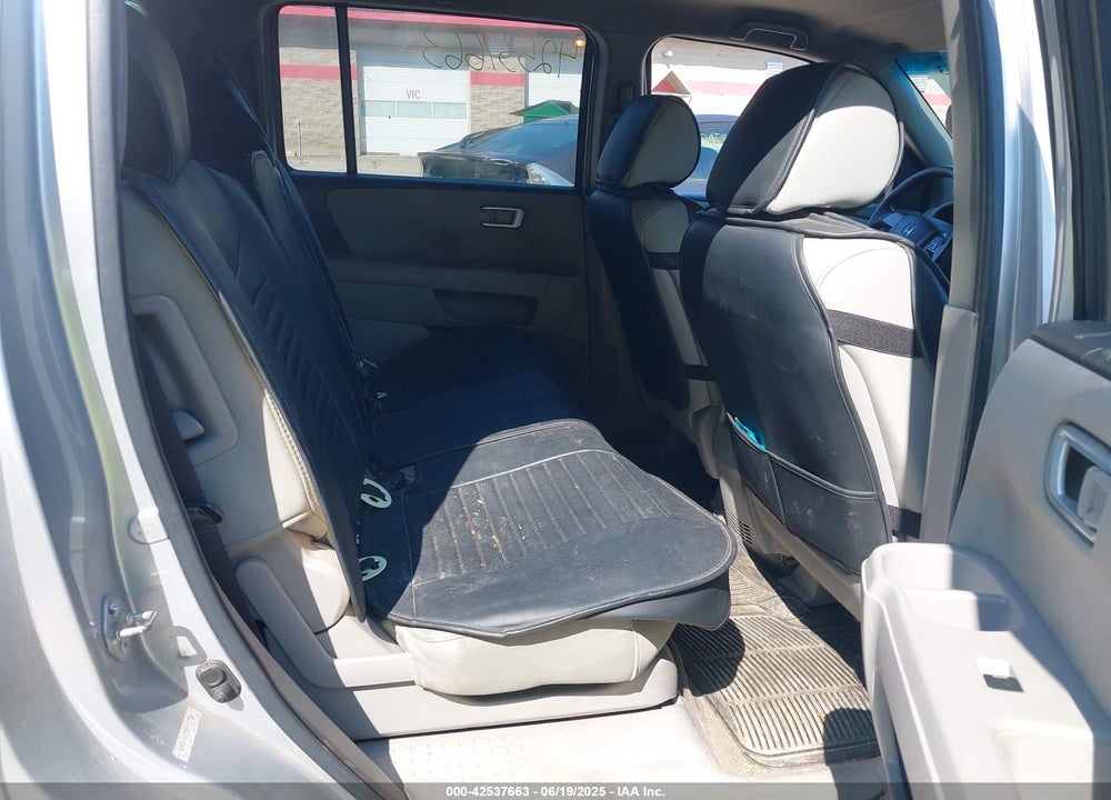 2011 HONDA PILOT LX VIN: 5FNYF4H27BB036500