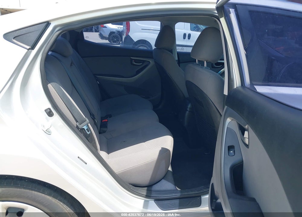 2016 HYUNDAI ELANTRA VIN: 5NPDH4AE4GH784479