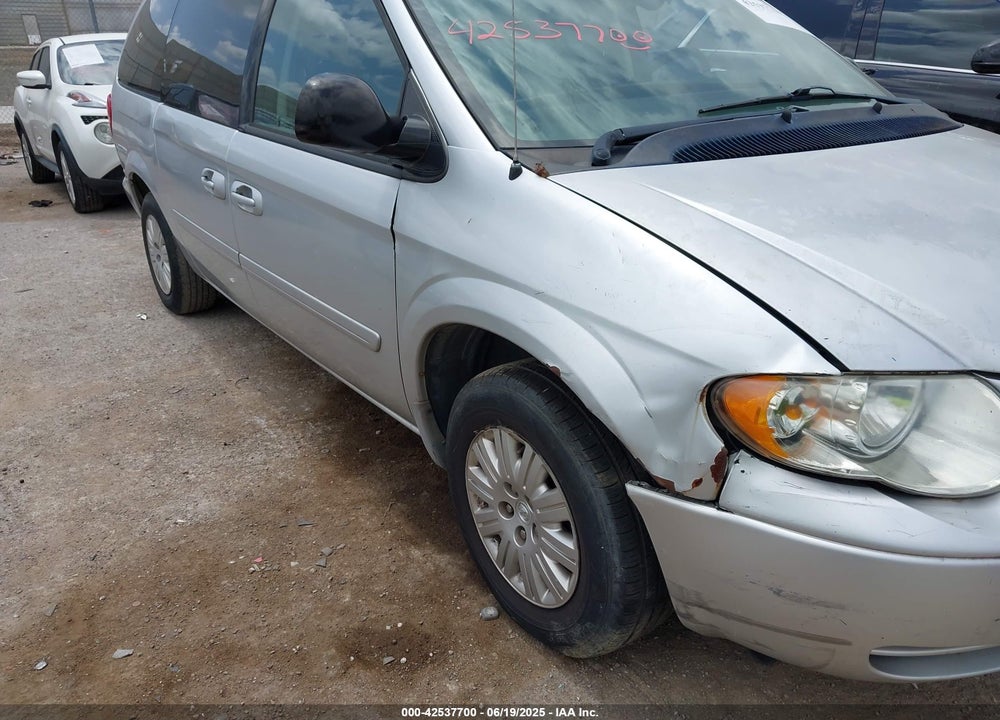 2006 CHRYSLER TOWN & COUNTRY LX VIN: 1A4GP44R56B751919