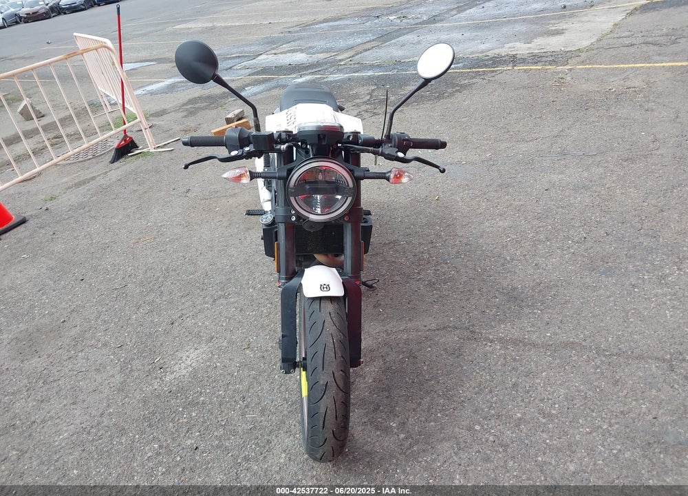 2018 HUSQVARNA VITPILEN 401 VIN: VBKUVJ400JM234831