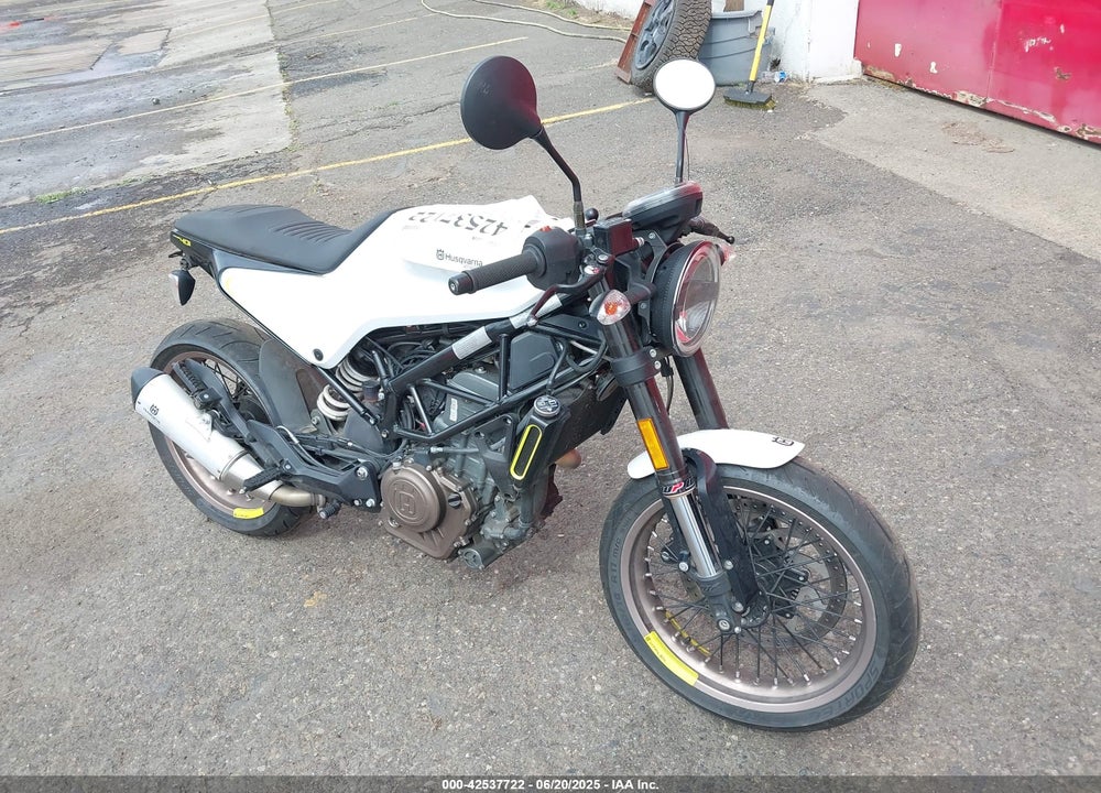 2018 HUSQVARNA VITPILEN 401 VIN: VBKUVJ400JM234831