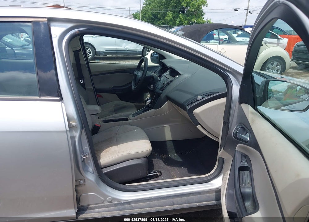 2015 FORD FOCUS SE VIN: 1FADP3F26FL227732