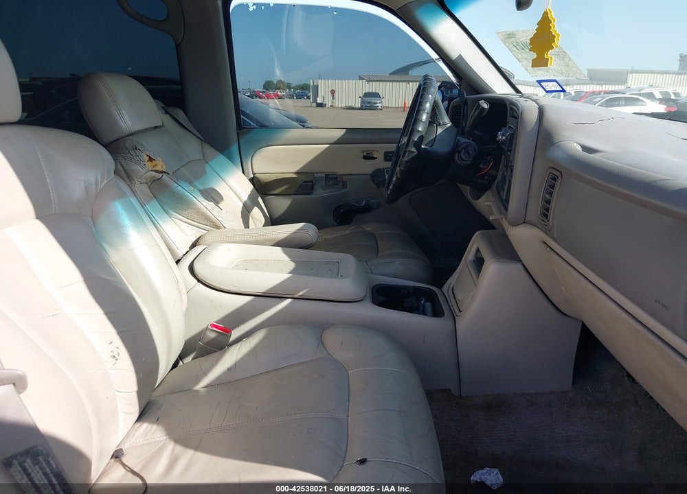 2001 CHEVROLET SUBURBAN 1500 LT VIN: 3GNEC16T81G216977