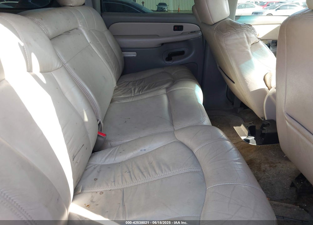 2001 CHEVROLET SUBURBAN 1500 LT VIN: 3GNEC16T81G216977