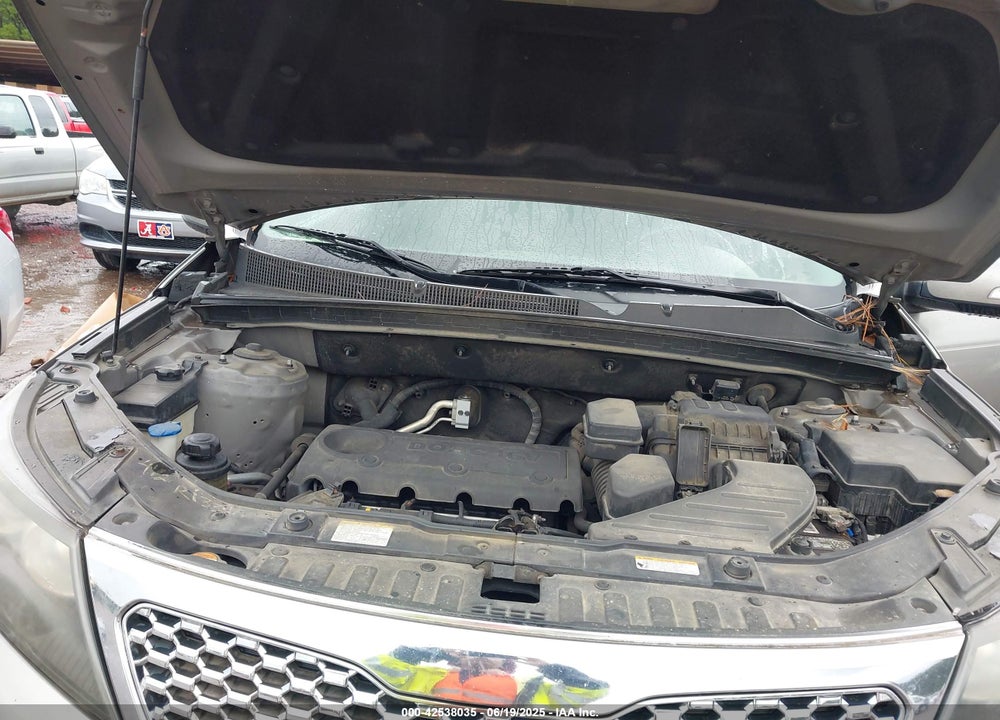 2011 KIA SORENTO VIN: 5XYKT3A17BG067099