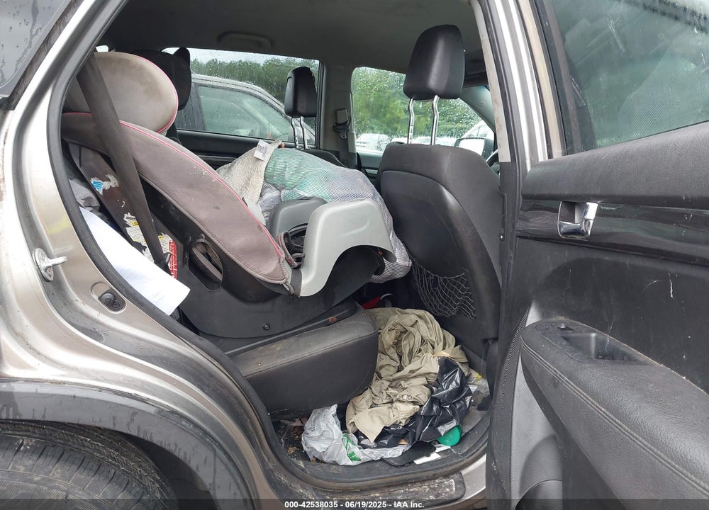 2011 KIA SORENTO VIN: 5XYKT3A17BG067099