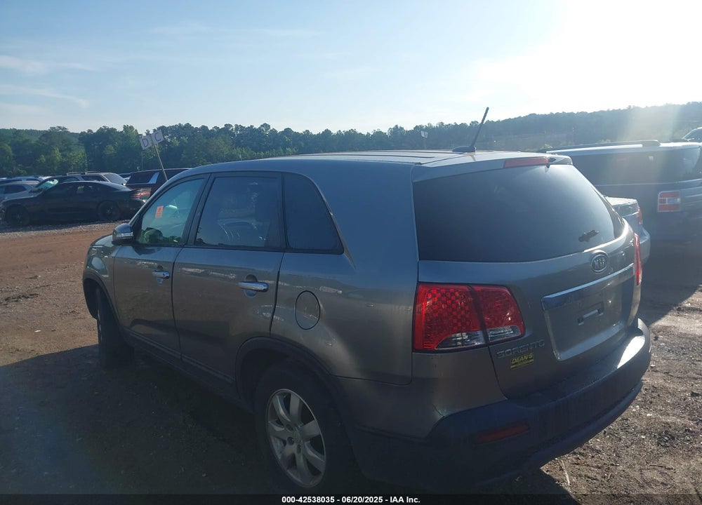 2011 KIA SORENTO VIN: 5XYKT3A17BG067099