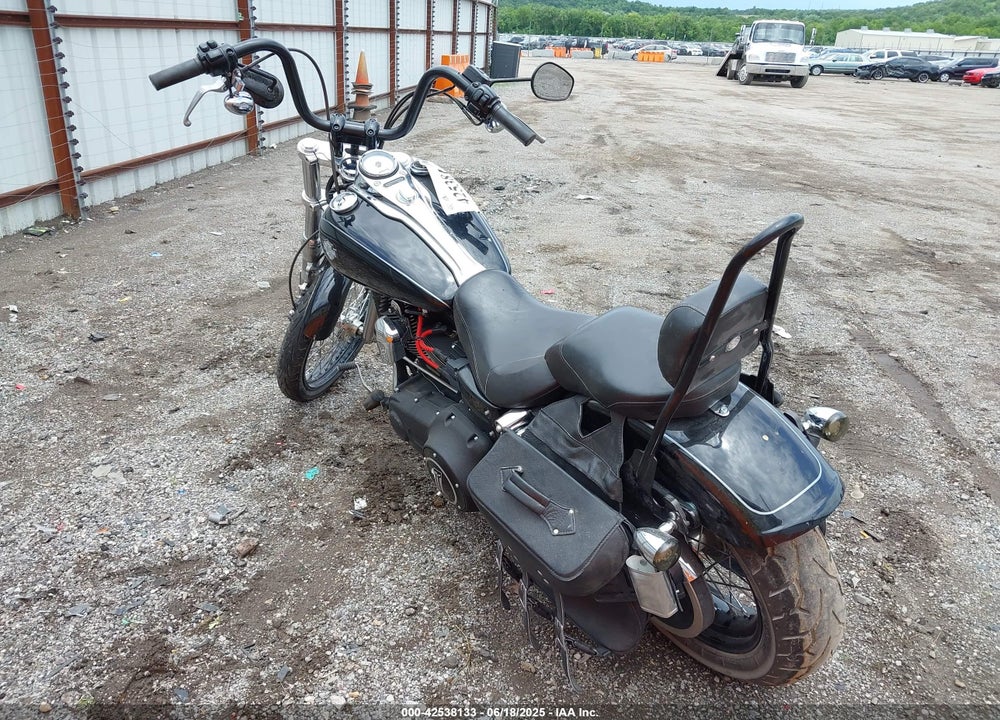 2010 HARLEY-DAVIDSON FXDWG VIN: 1HD1GP418AC326204