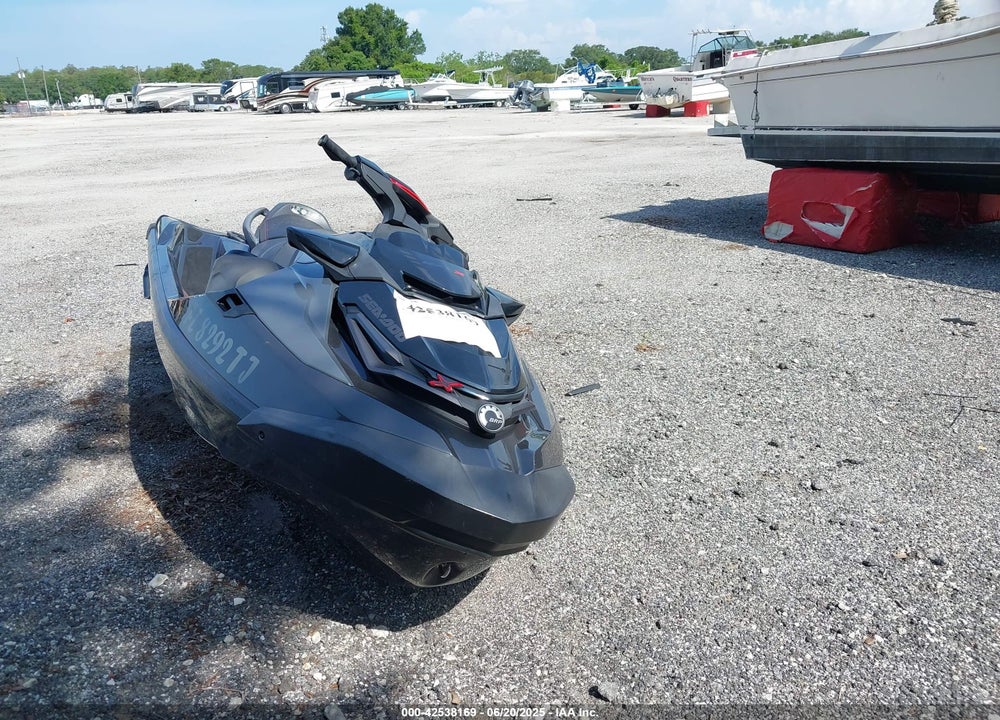 2022 SEADOO RXT-X 300 VIN: YDVA0647E222