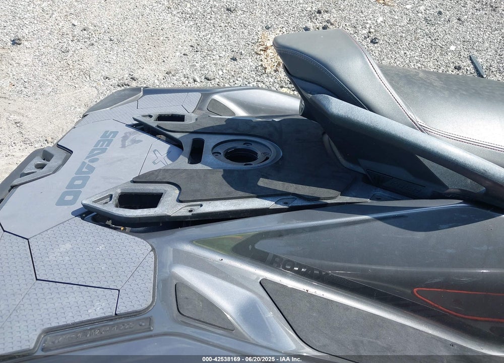 2022 SEADOO RXT-X 300 VIN: YDVA0647E222