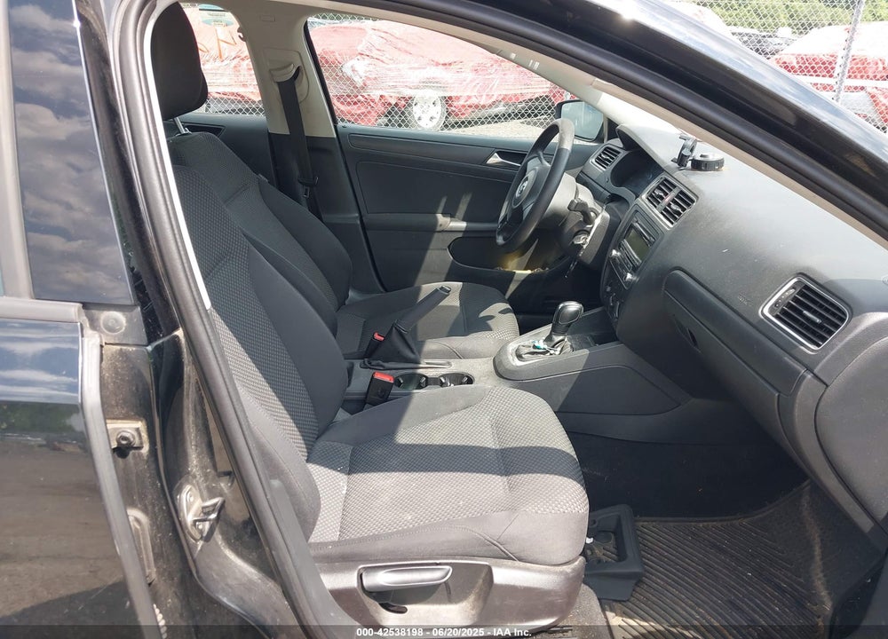 2011 VOLKSWAGEN JETTA 2.0L BASE/2.0L S VIN: 3VW2K7AJ4BM391069