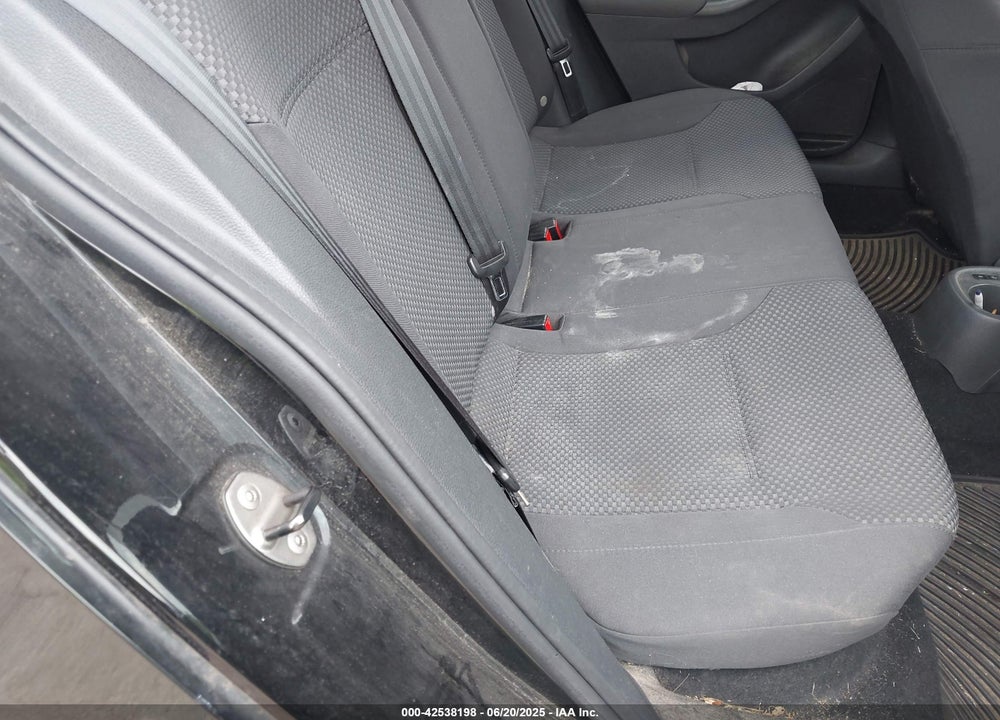 2011 VOLKSWAGEN JETTA 2.0L BASE/2.0L S VIN: 3VW2K7AJ4BM391069