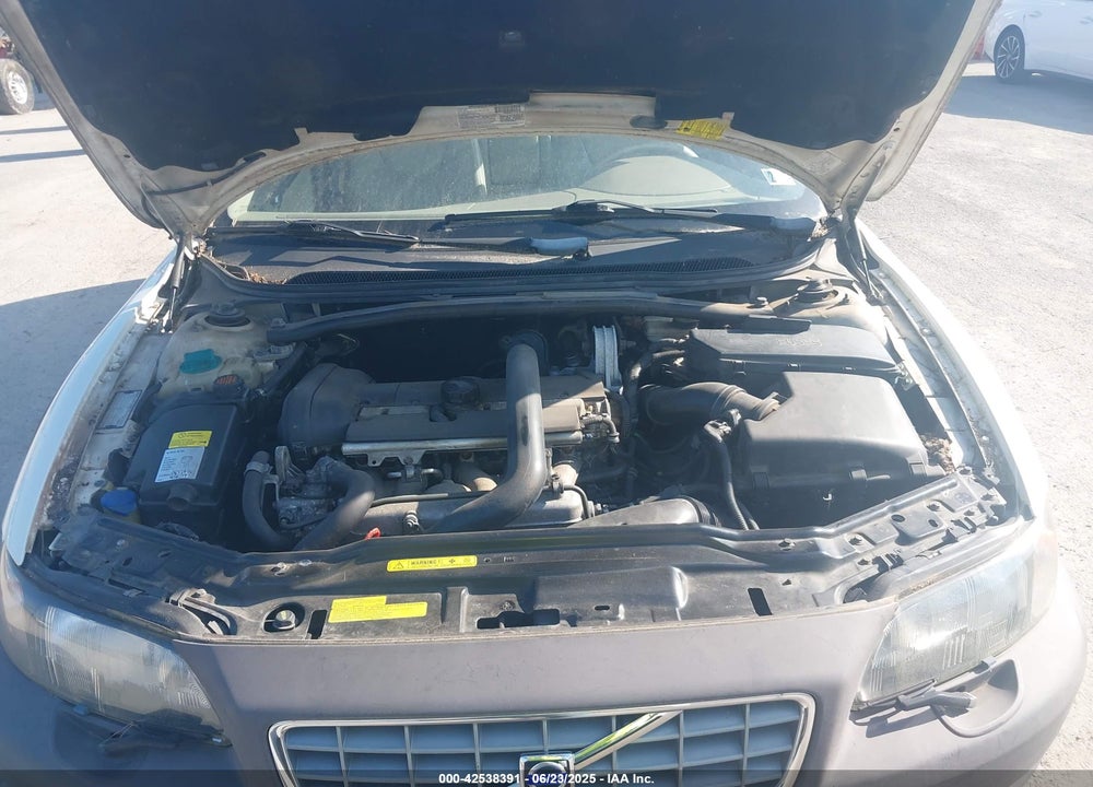 2001 VOLVO V70 XC VIN: YV1SZ58D711043453