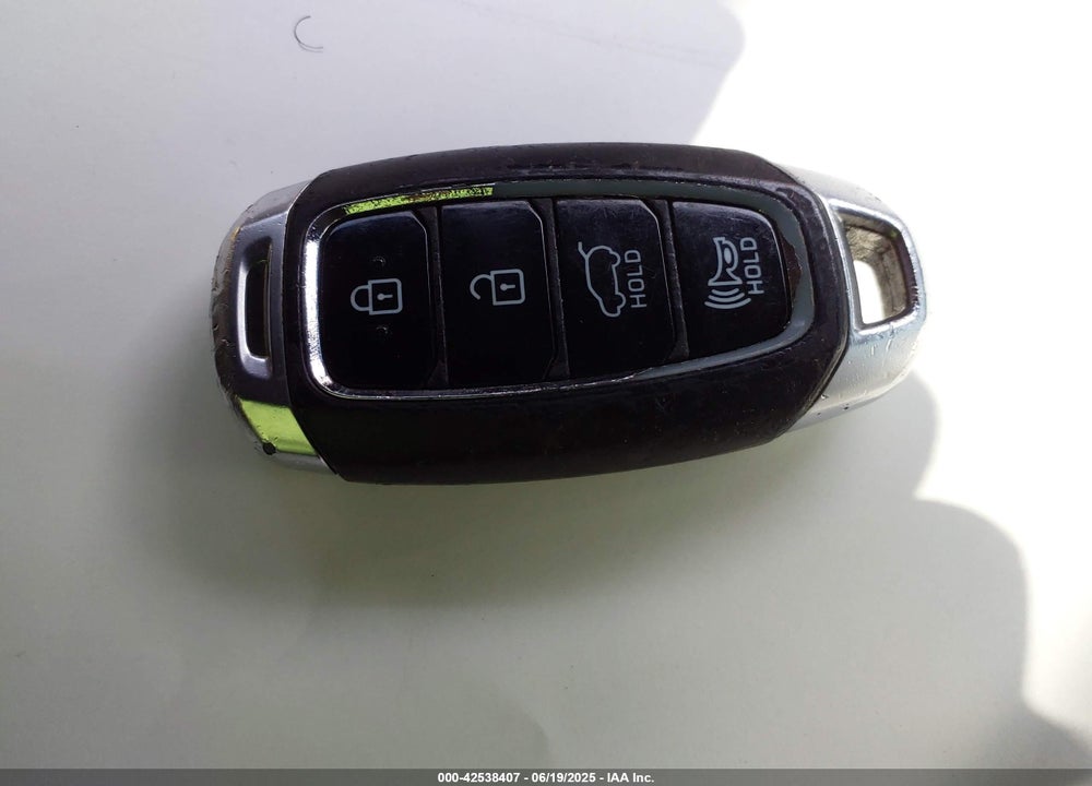 2019 HYUNDAI SANTA FE VIN: 5NMS33AD9KH104394