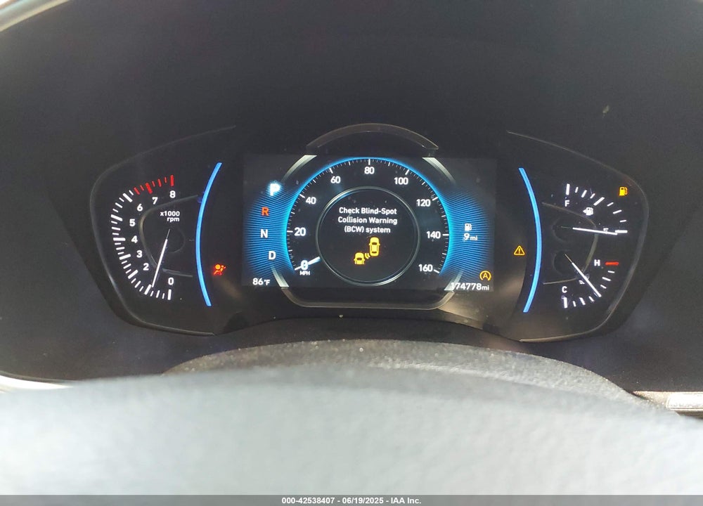 2019 HYUNDAI SANTA FE VIN: 5NMS33AD9KH104394