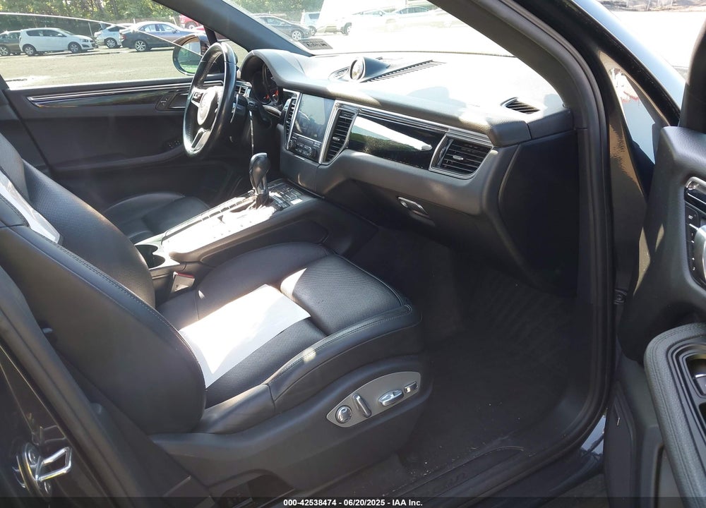 2017 PORSCHE MACAN VIN: WP1AA2A57HLB08180
