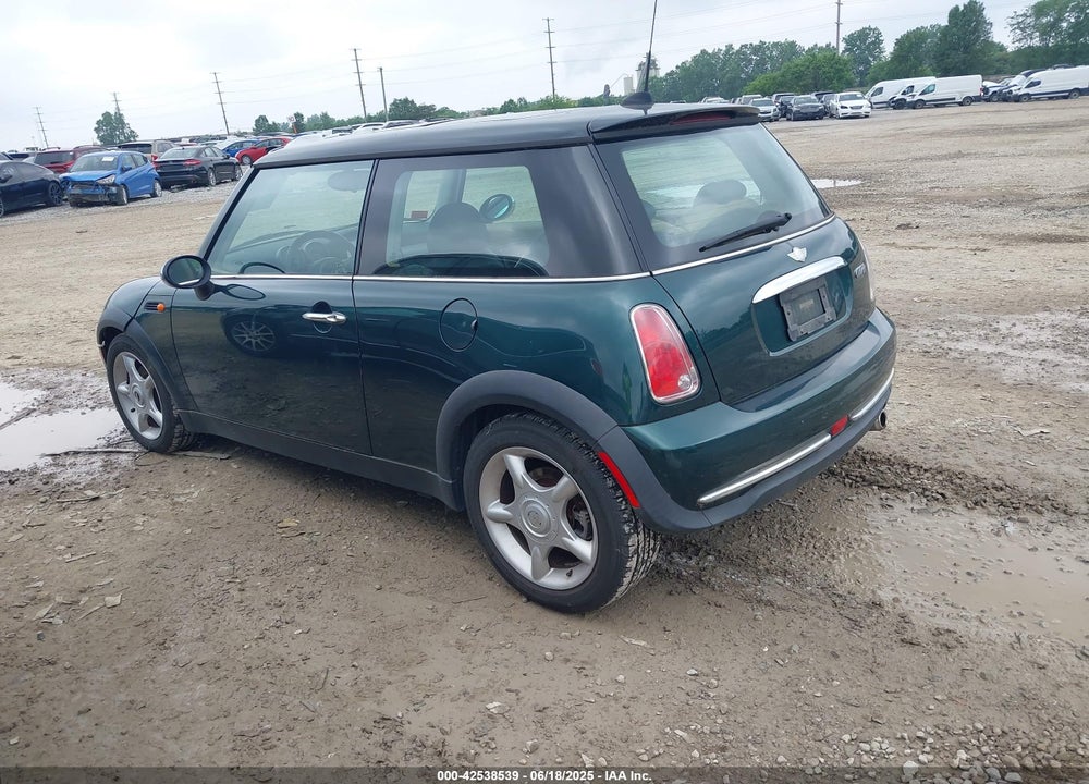 2006 MINI COOPER VIN: WMWRC33566TK67977
